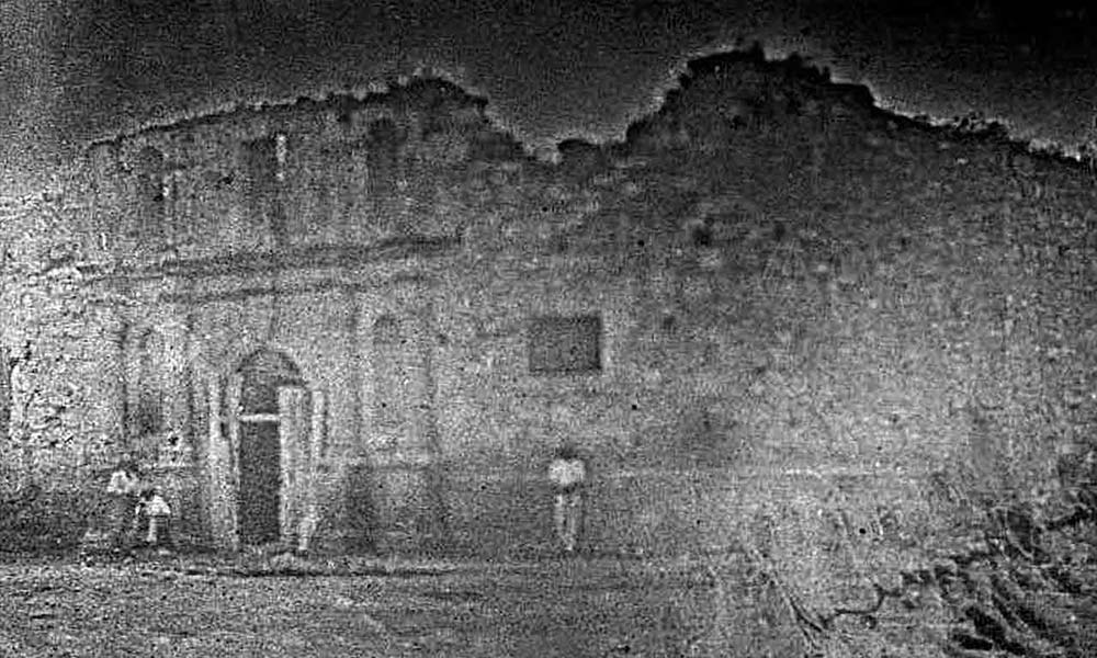 The Alamo chapel as it was at the time of the battle.